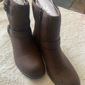 NEW Easy Spirit Esyvanna Brown Women's Ankle Boots Size 8 1/2